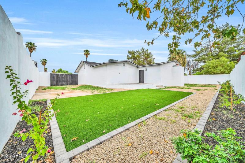 4301 E Bluefield Ave-37