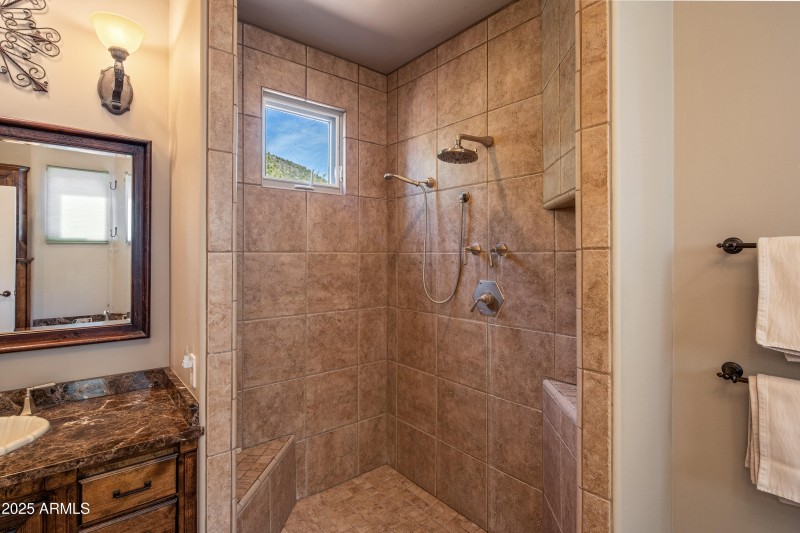 JL_90ViaDelViento-interiors-PrimarySuite