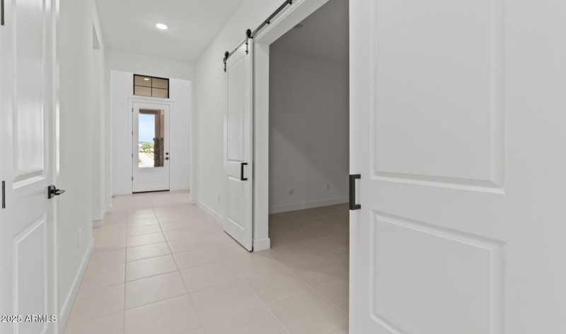 Edgewood Lot #105 Entryway (Large)