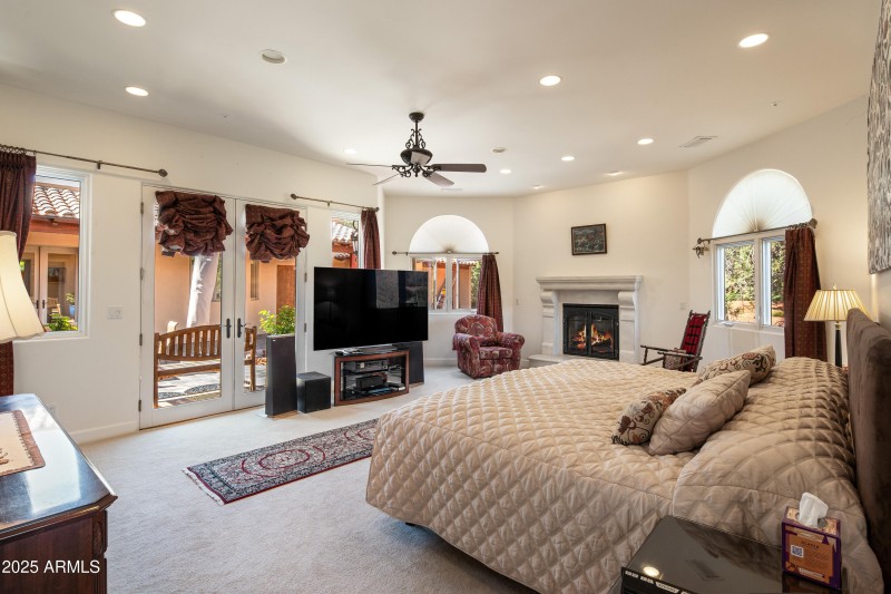 JL_90ViaDelViento-interiors-PrimarySuite