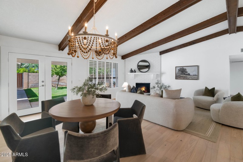 4642 N 31st St-large-013-035-