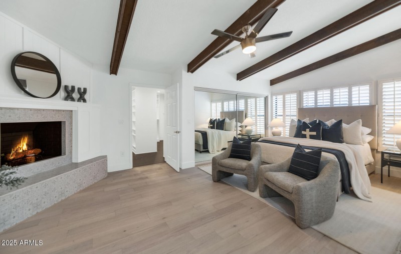 4642 N 31st St-large-020-040-TOD6212-150