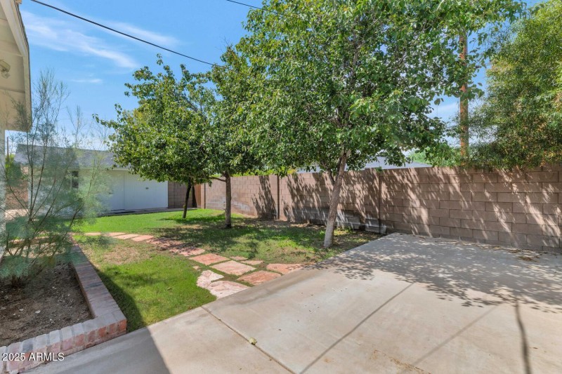 4642 N 31st St-large-036-030-TOD6240-150