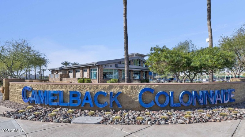 4642 N 31st St-large-044-043-TOD7916-150