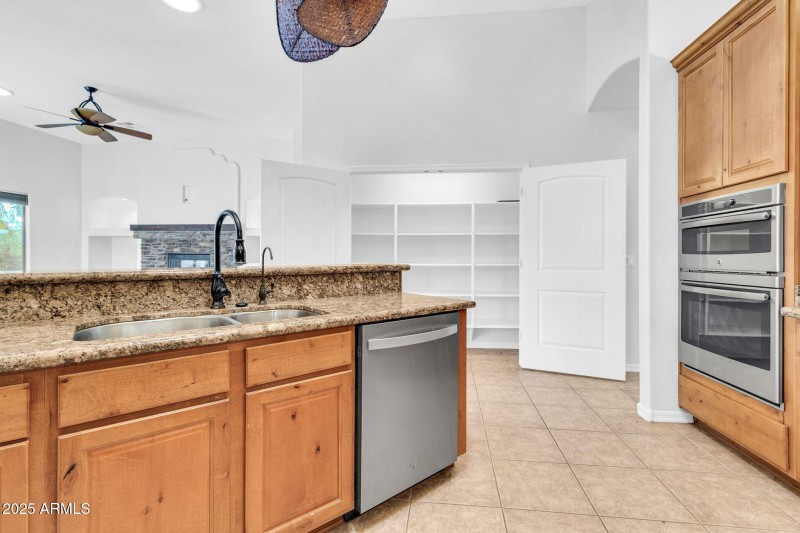 20131 E Calle de Flores-22