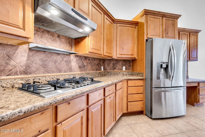 20131 E Calle de Flores-24