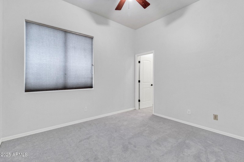 20131 E Calle de Flores-45