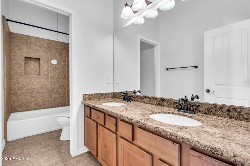 20131 E Calle de Flores-47