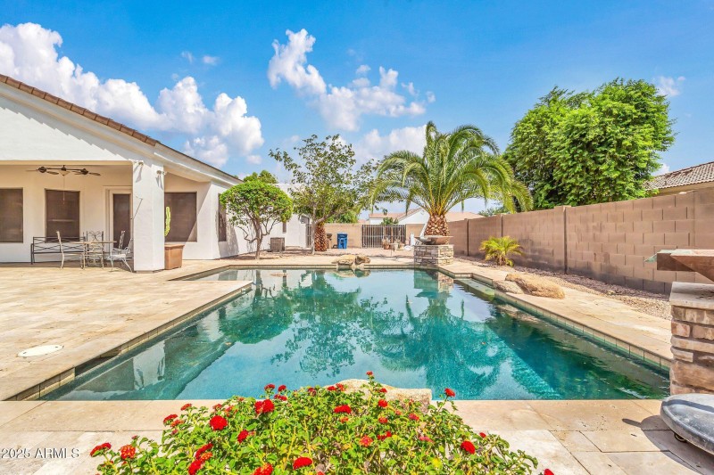 20131 E Calle de Flores-58