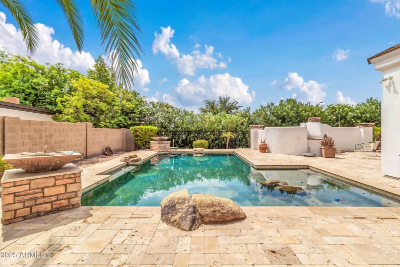 20131 E Calle de Flores-61