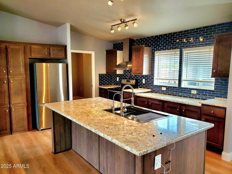 20250825_103919_resized