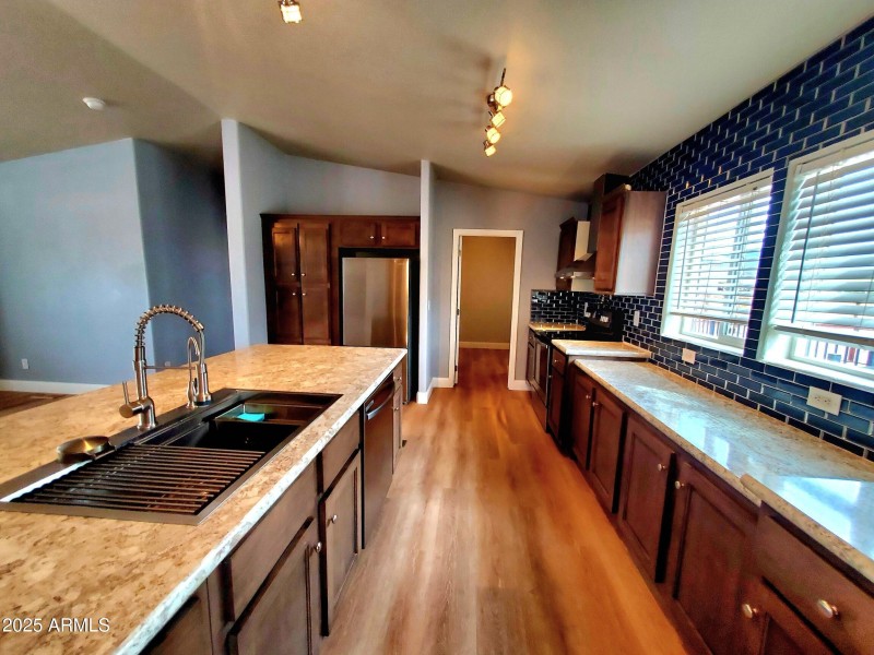 20250825_103950_resized