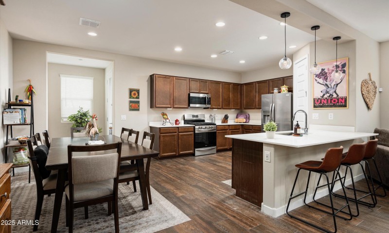 Kitchen / Dining Area