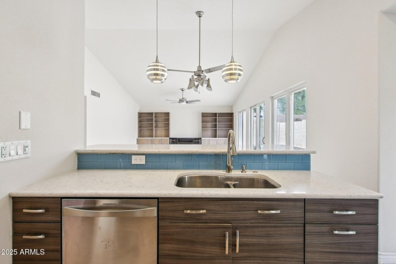 15-web-or-mls-E Cassia Way-S2608-015