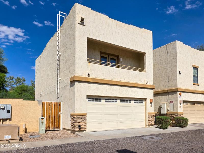 Front - 15818 N 25th St #129-02