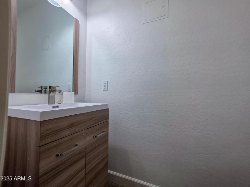 GB 2 15818 N 25th St #129-27