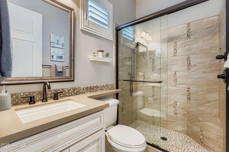 Private Ensuite 2 w Shower