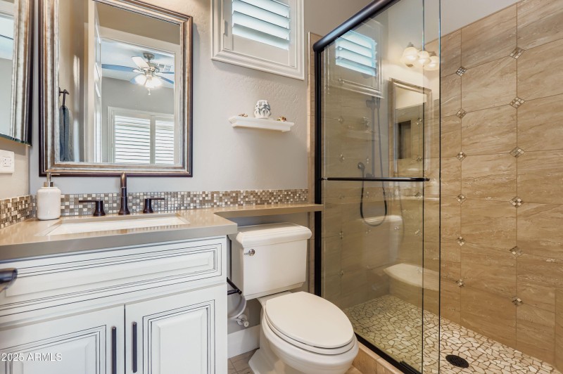 Private Ensuite w Shower