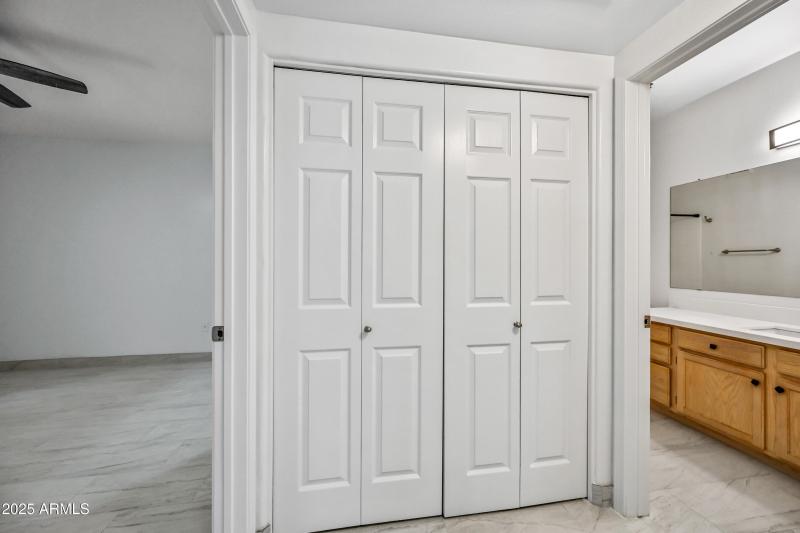 16-4925EDCA149-ocupix