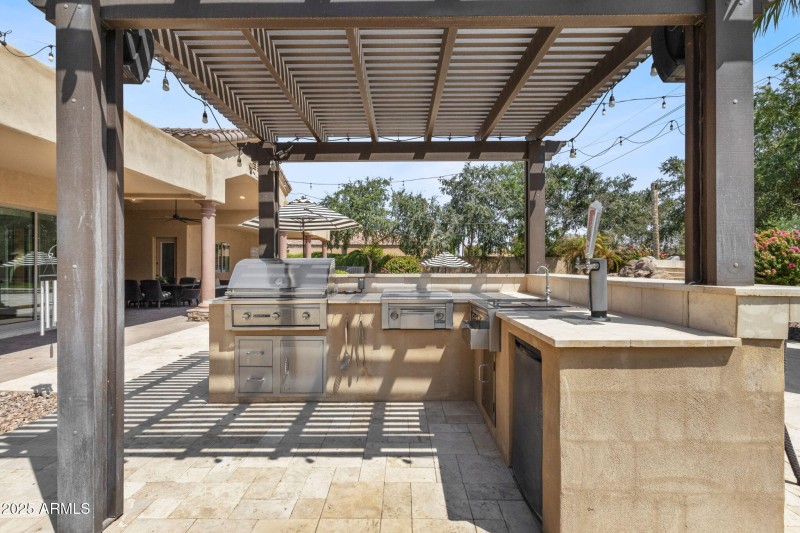 Outdoor Kitchen