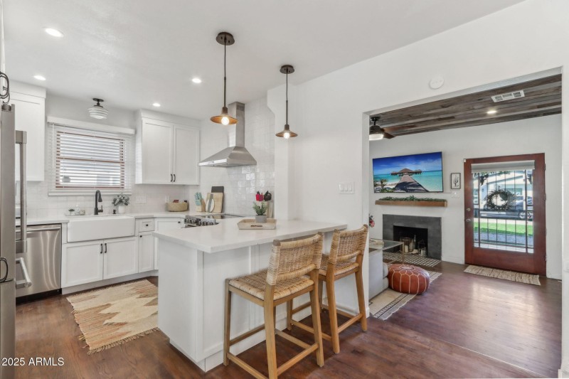 16-web-or-mls-E Weldon Ave-014