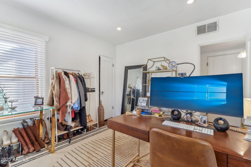 23-web-or-mls-E Weldon Ave-021