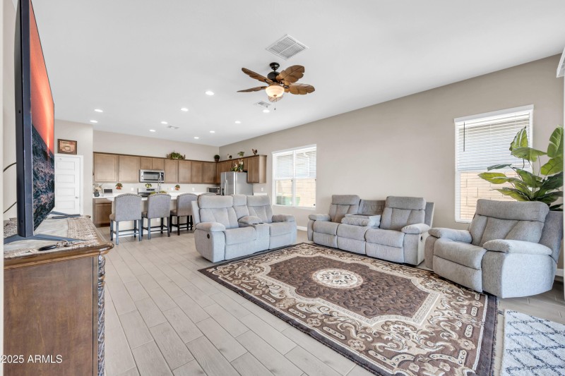 41072 W Hillman Dr-4