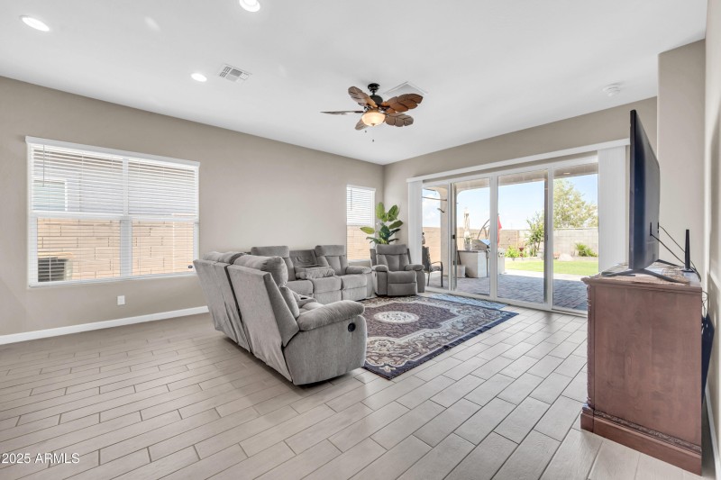 41072 W Hillman Dr-6