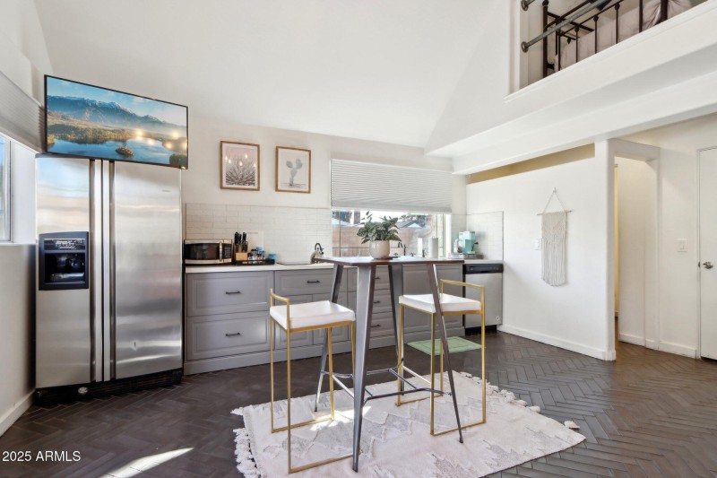 31-web-or-mls-E Weldon Ave-007