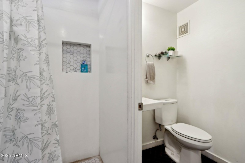 36-web-or-mls-E Weldon Ave-011