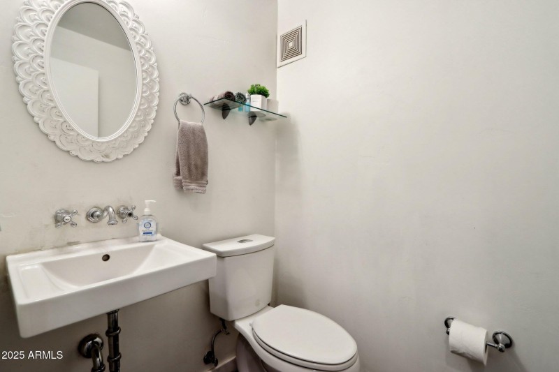 37-web-or-mls-E Weldon Ave-012