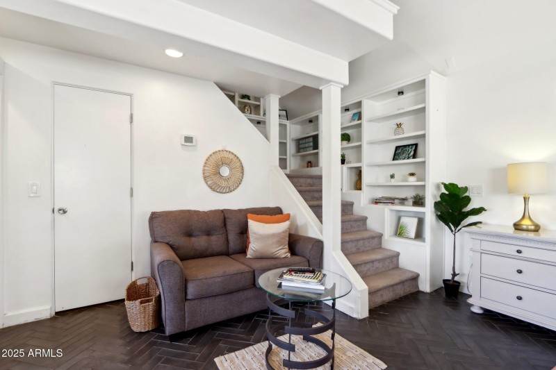 38-web-or-mls-E Weldon Ave-008