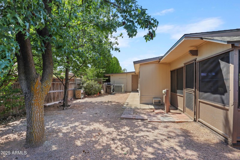 Fenced Back Yard (3)