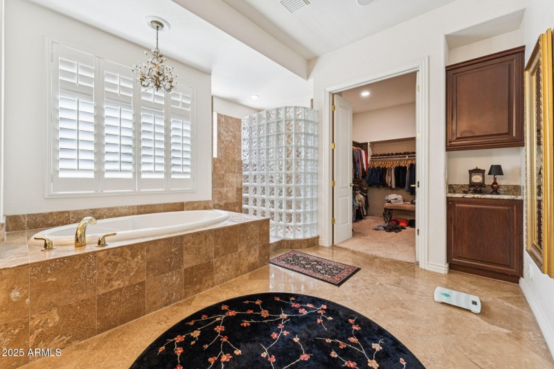 028-primary-bathroom