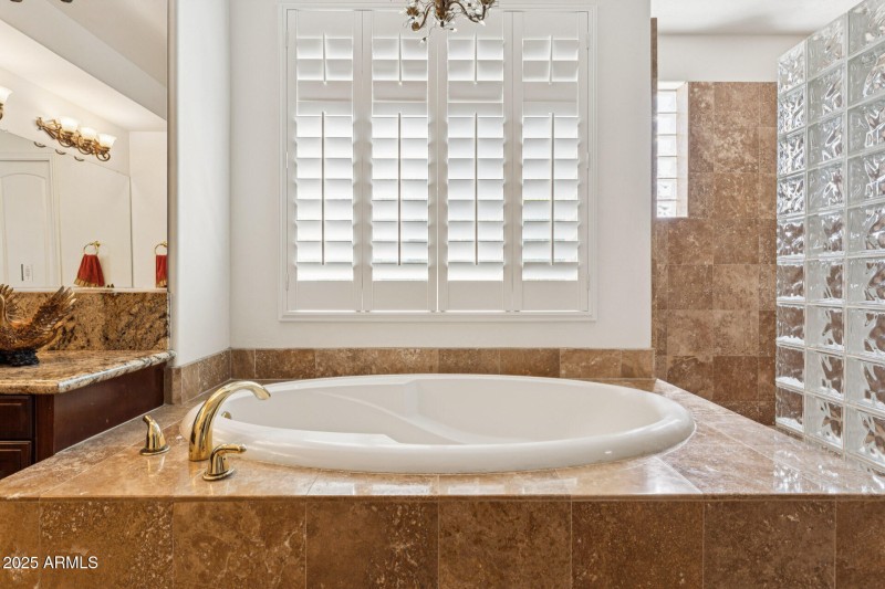 029-primary-bathroom