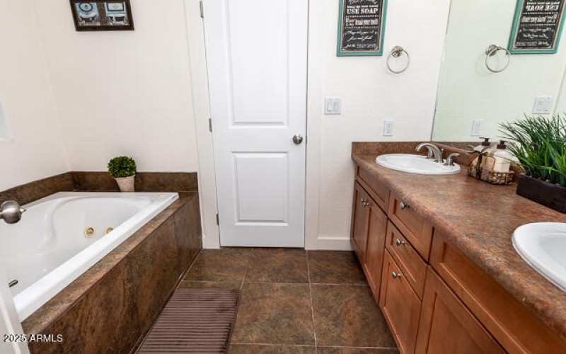 502 1100 West Street W MLS-33