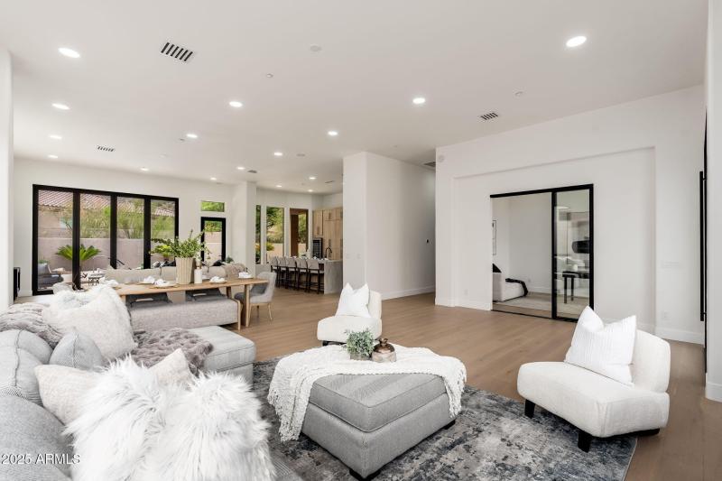 11917 E Mariposa Grande Dr - 08