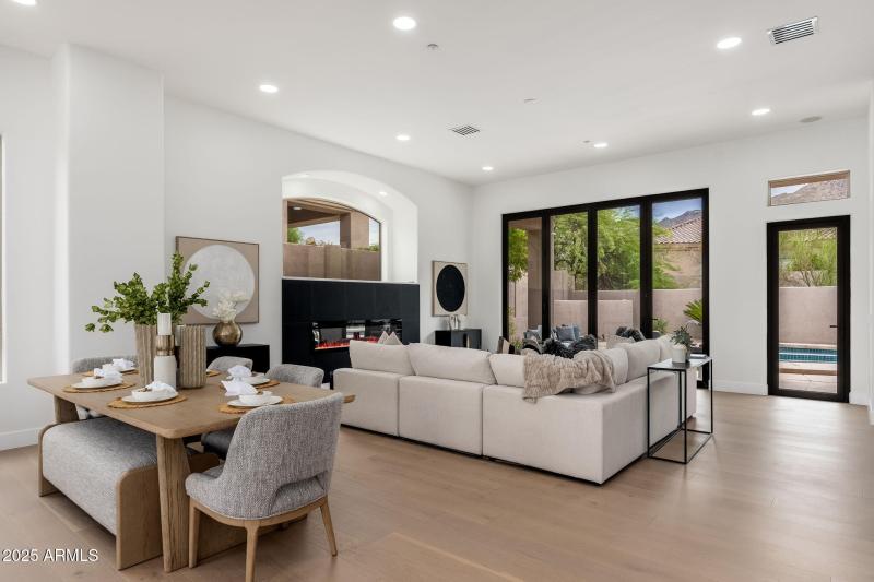 11917 E Mariposa Grande Dr - 09