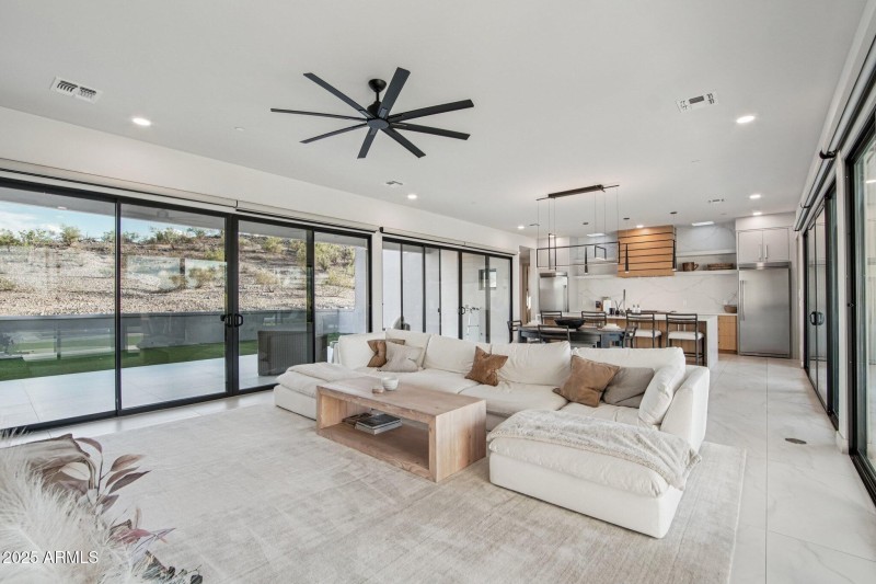 11-web-or-mls-W Estes Way-S2708-011