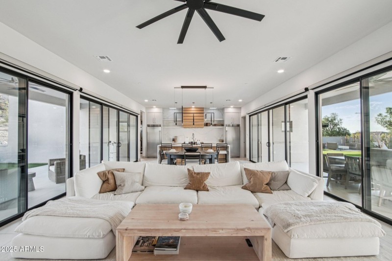 12-web-or-mls-W Estes Way-S2708-012