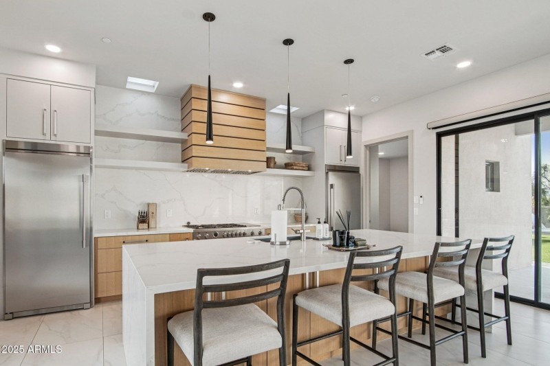 19-web-or-mls-W Estes Way-S2708-019