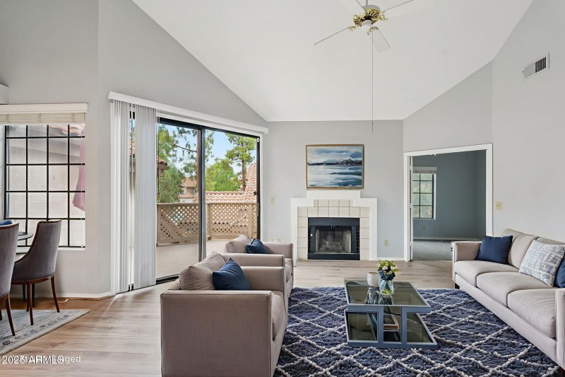 1-web-or-mls-N Pasadena St-S2608-009