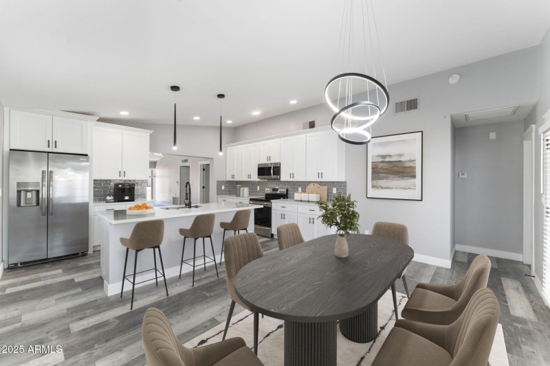 Dining (virtually staged)