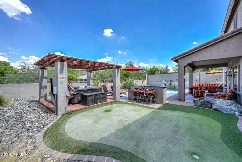 Backyard-Putting Green-Spa