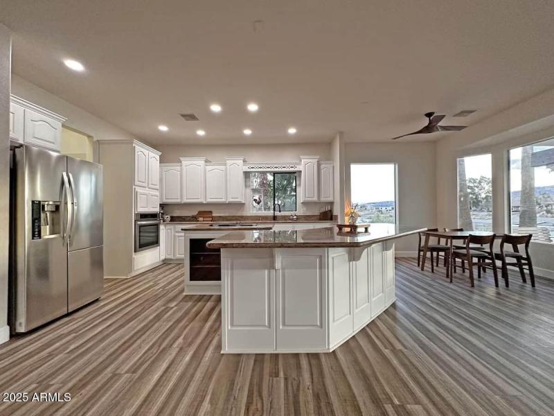 e6312cfd-6297-4c99-8ecf-0ab25391a562