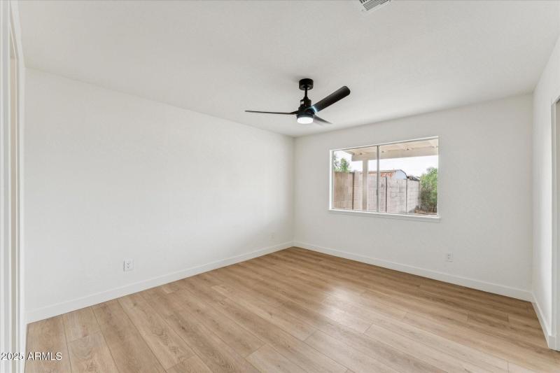 10-009-primary-bedroom