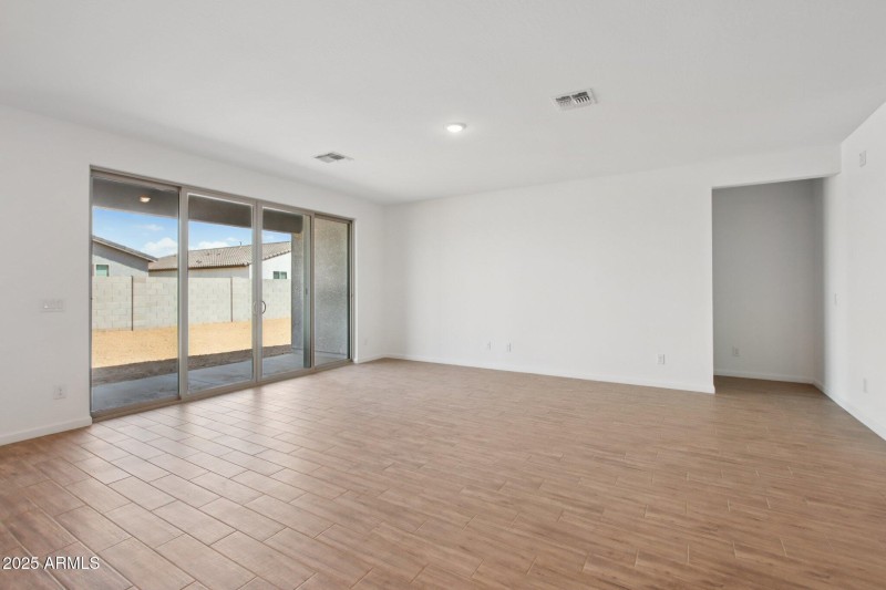 5-web-or-mls-W Brown St-S2708-005