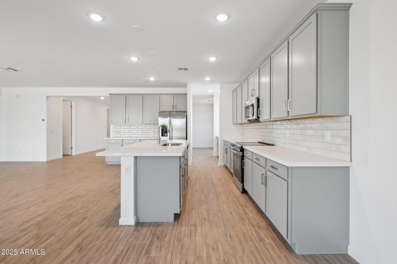 13-web-or-mls-W Brown St-S2708-013