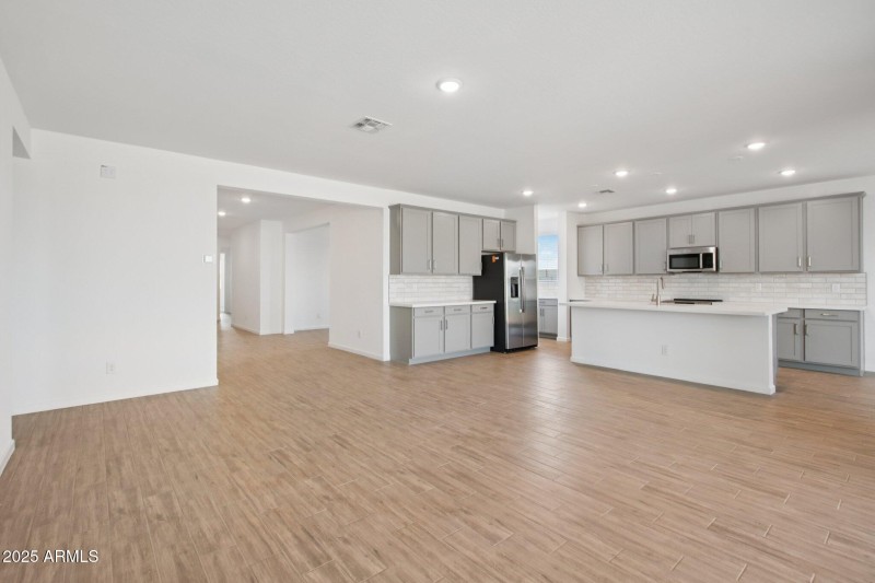 14-web-or-mls-W Brown St-S2708-014