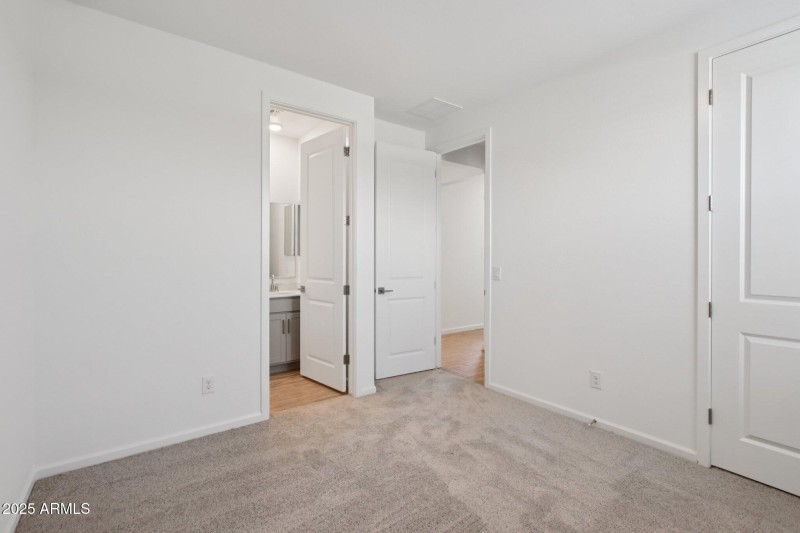 19-web-or-mls-W Brown St-S2708-019